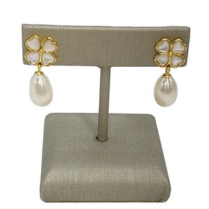 Gold‎ Plated White Freshwater Pearl Drop Earrings Mother of Pearl Clover Shaped
